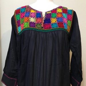 Long sleeve embroidered Mexican blouse!